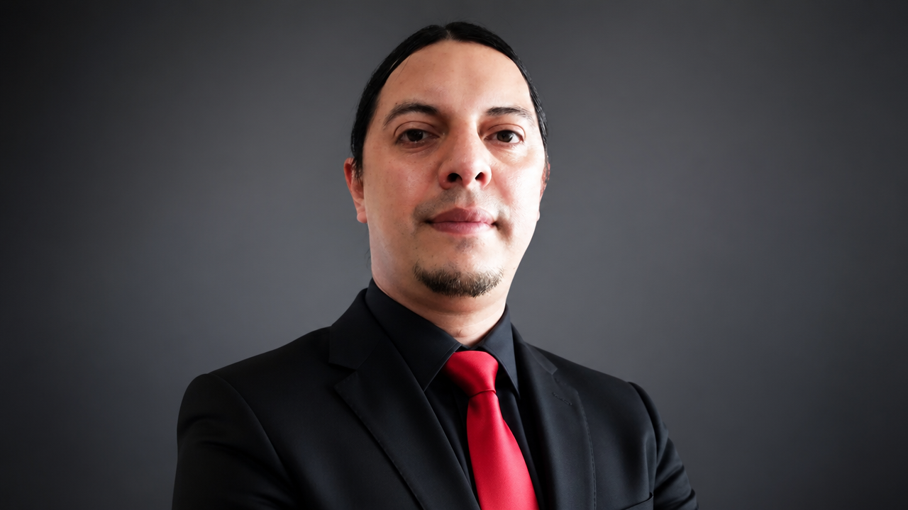 Cesar Martinez — Projektant Stron i Kreatywny Profesjonalista
